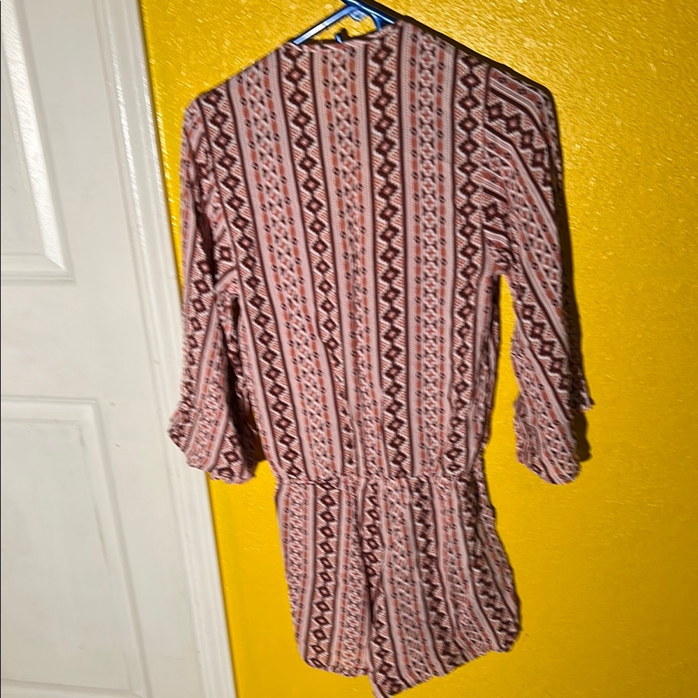 Chic Patterned Wrap Romper - Picture 5 of 6